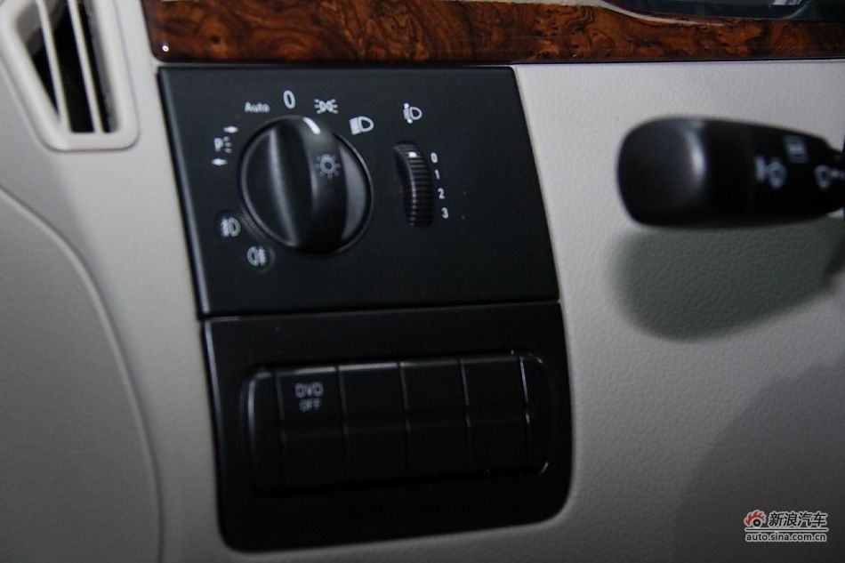 福建戴姆勒新唯雅诺导航版