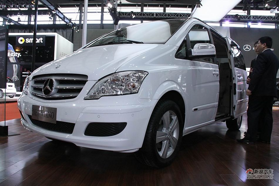 福建戴姆勒新唯雅诺导航版