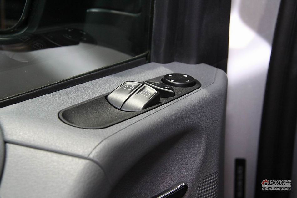 奔驰威霆商用版