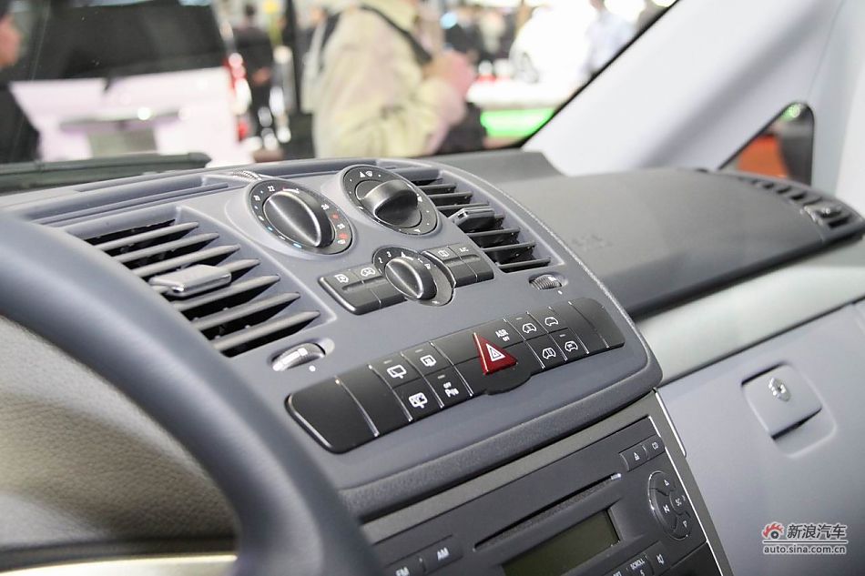 奔驰威霆商用版