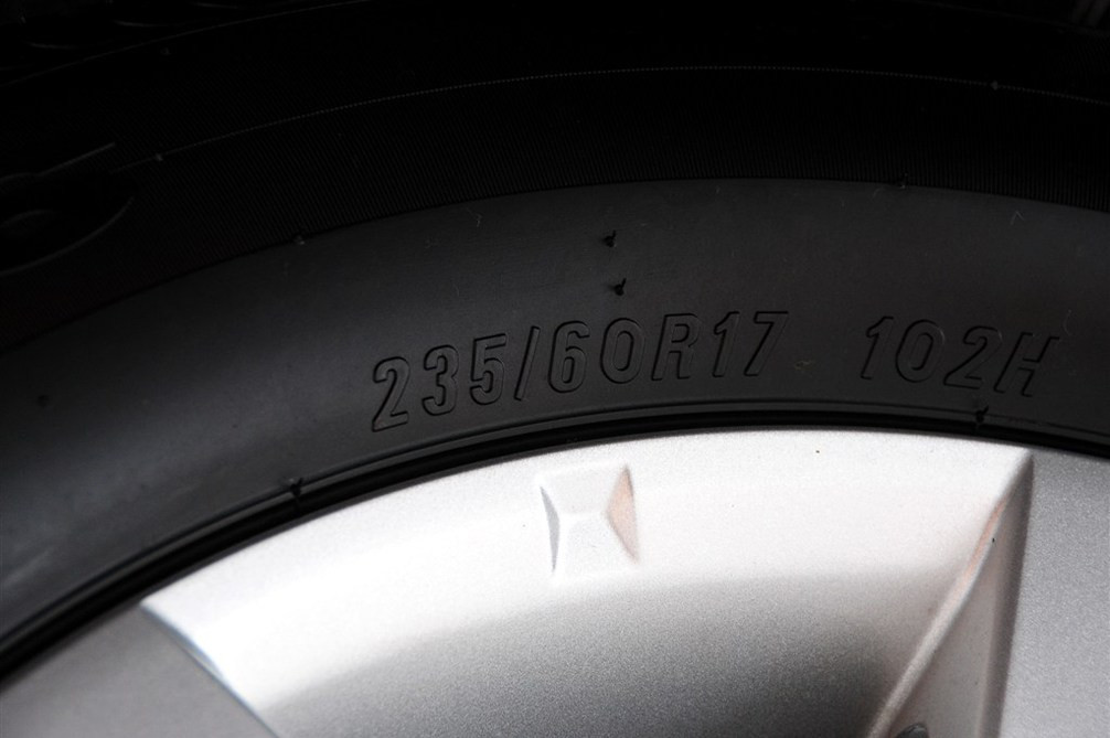 2012款 2.4L AT 5座豪华版