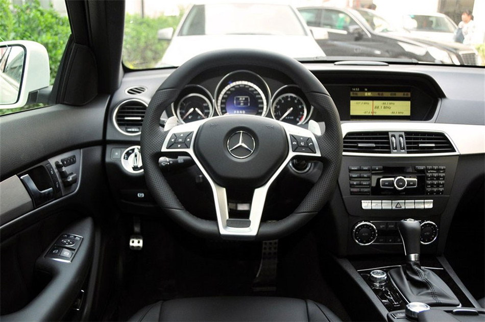 2012款 6.2L AT Coupe动感型 内饰