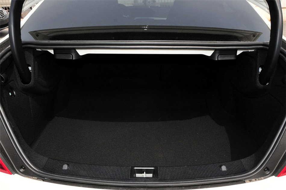 2012款 6.2L AT Coupe动感型 座椅空间