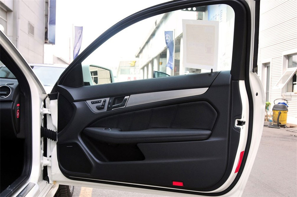 2012款 6.2L AT Coupe动感型 座椅空间