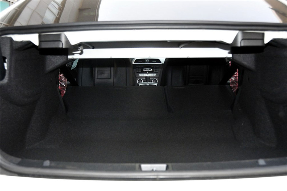 2012款 6.2L AT Coupe动感型 座椅空间