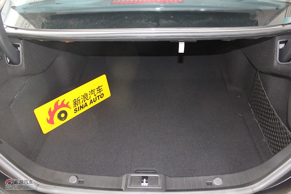 2010款CLC63AMG发动机及悬挂