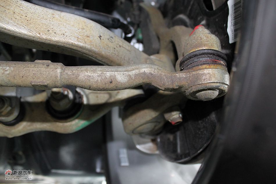2010款CLC63AMG发动机及悬挂
