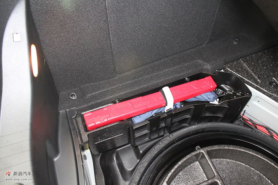 2010款CLC63AMG发动机及悬挂