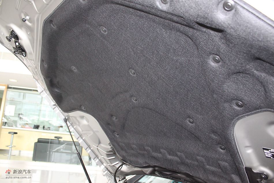 2010款CLC63AMG发动机及悬挂