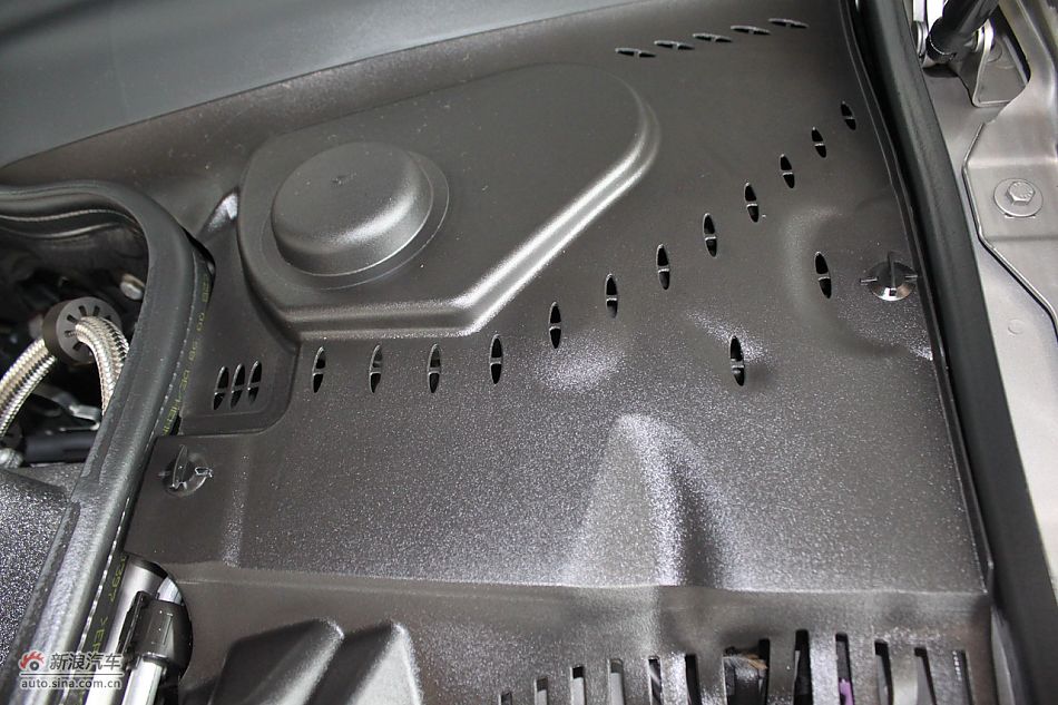2010款CLC63AMG发动机及悬挂