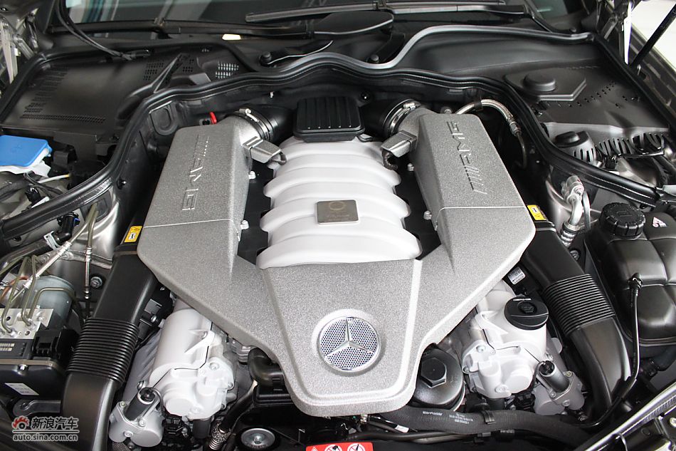 2010款CLC63AMG发动机及悬挂