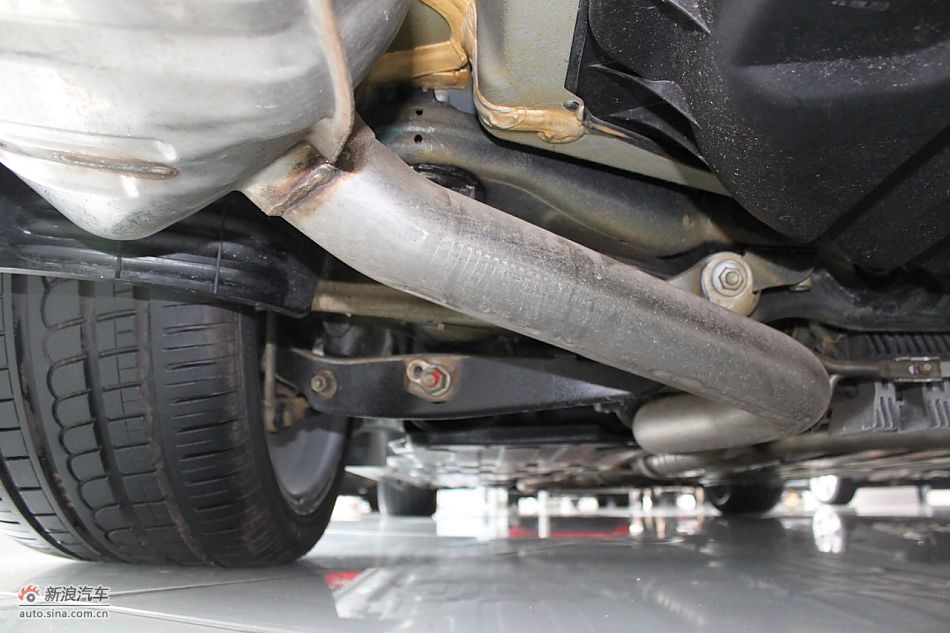 2010款CLC63AMG发动机及悬挂
