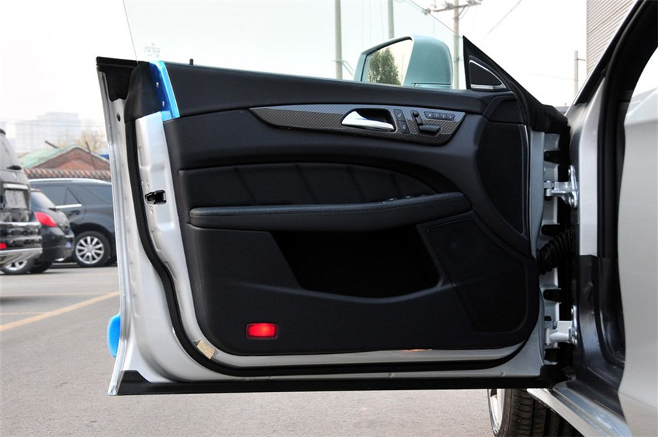 新奔驰CLS63 AMG 2012款 5.5L AT 座椅空间