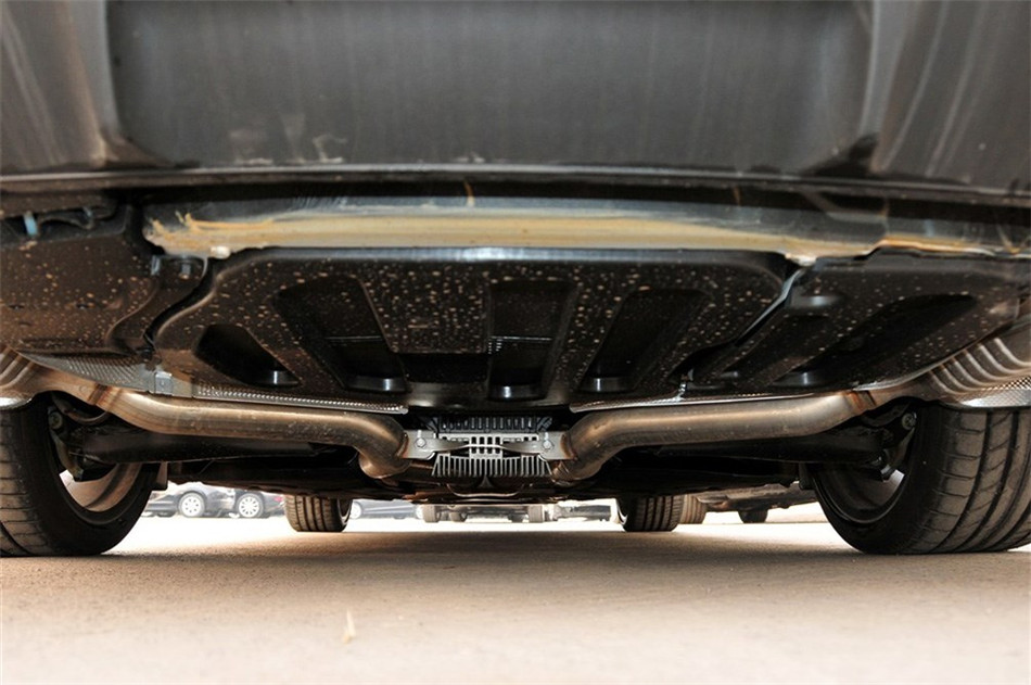 新奔驰CLS63 AMG 2012款 5.5L AT 引擎底盘