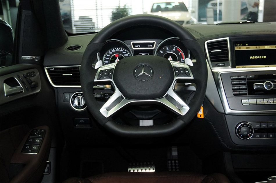 奔驰ML63 2012款 5.5T AT AMG 内饰