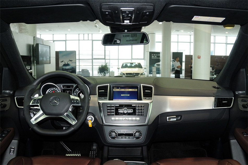 奔驰ML63 2012款 5.5T AT AMG 内饰