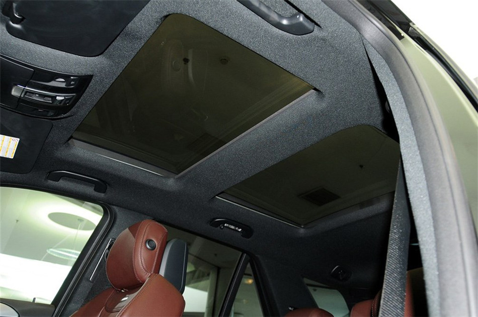 奔驰ML63 2012款 5.5T AT AMG 座椅空间