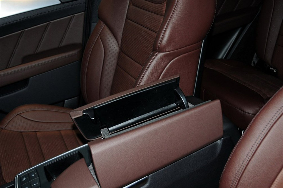 奔驰ML63 2012款 5.5T AT AMG 座椅空间