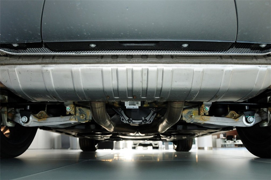 奔驰ML63 2012款 5.5T AT AMG 引擎底盘