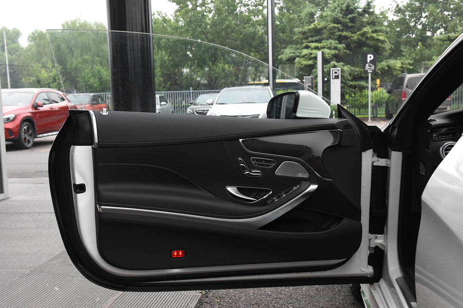 2018款 AMG S 63 4MATIC+ Coupe 座椅空间