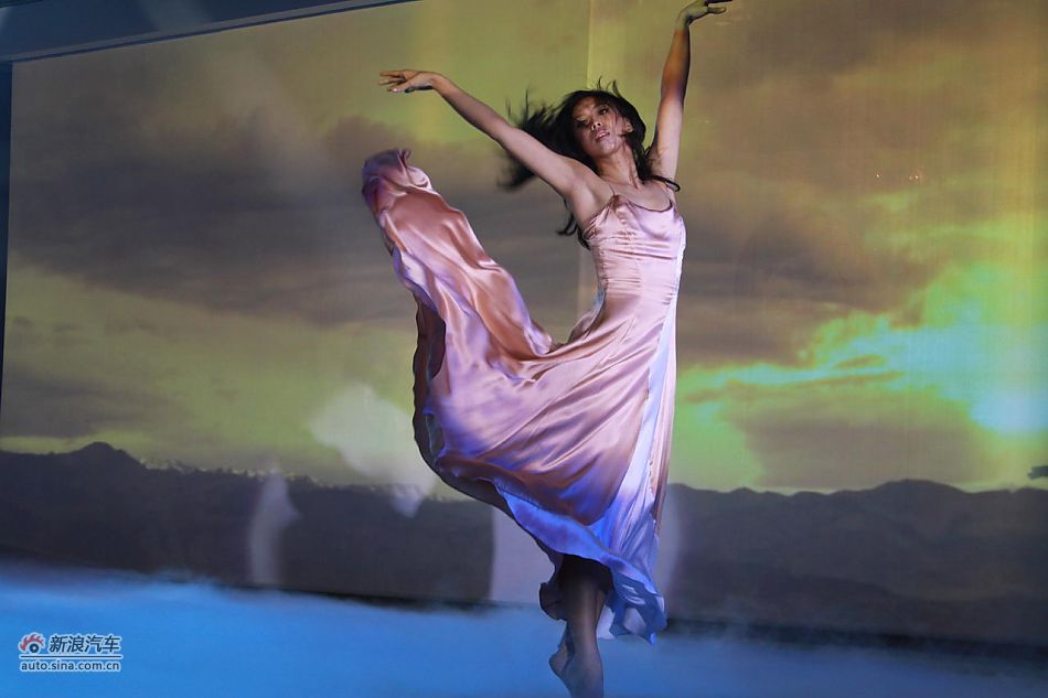 纳智捷大7 SUV下线现场舞蹈表演
