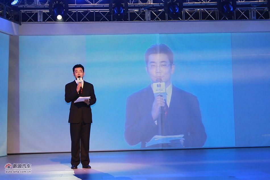 纳智捷大7 SUV下线现场主持人