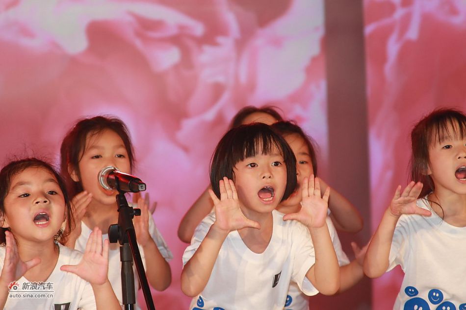 纳智捷大7 SUV下线现场表演