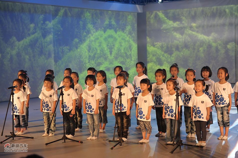 纳智捷大7 SUV下线现场表演