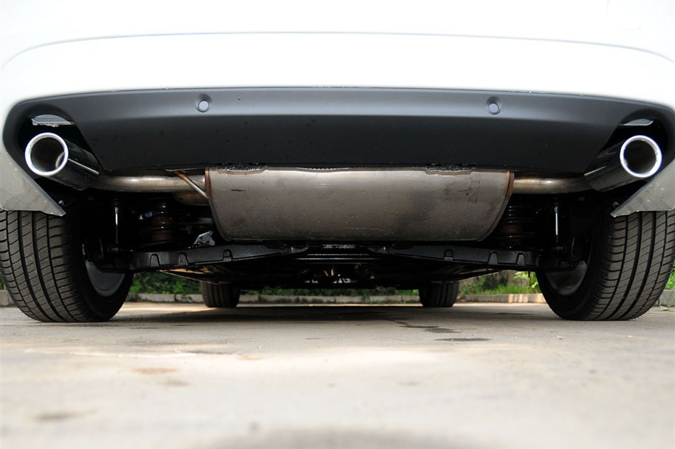 2014款 2.0T T5 智逸版 引擎底盘