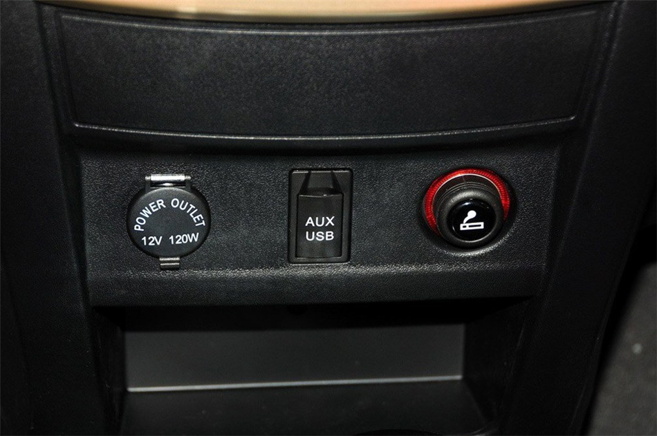 哈弗M4 2013款 1.5L MT 春节限量版 内饰