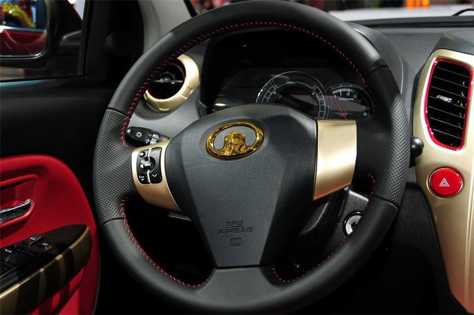 哈弗M4 2013款 1.5L MT 春节限量版 内饰