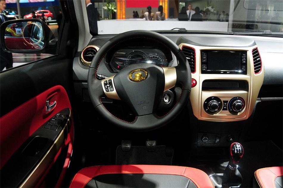 哈弗M4 2013款 1.5L MT 春节限量版 内饰