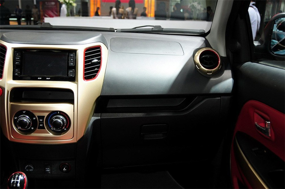 哈弗M4 2013款 1.5L MT 春节限量版 内饰