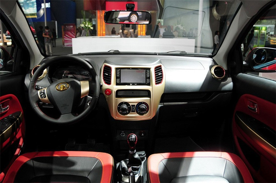 哈弗M4 2013款 1.5L MT 春节限量版 内饰