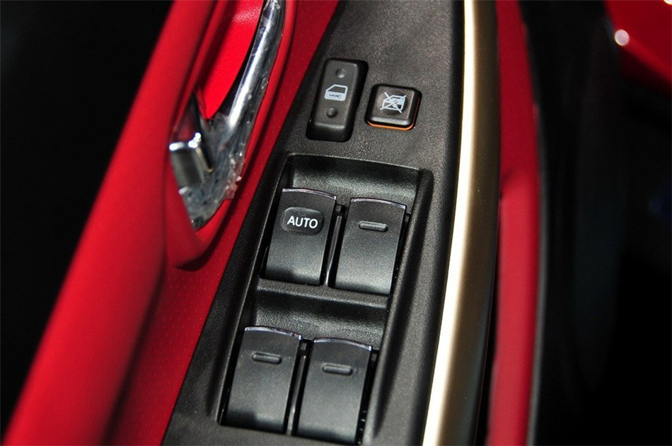 哈弗M4 2013款 1.5L MT 春节限量版 空间