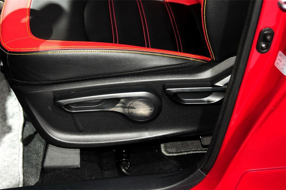 哈弗M4 2013款 1.5L MT 春节限量版 空间