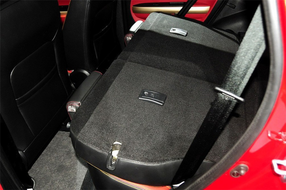 哈弗M4 2013款 1.5L MT 春节限量版 空间