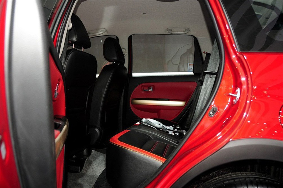 哈弗M4 2013款 1.5L MT 春节限量版 空间