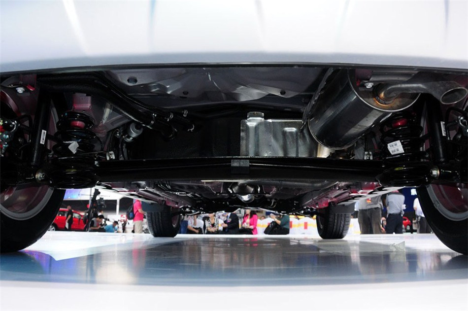 哈弗M4 2013款 1.5L MT 春节限量版 引擎底盘