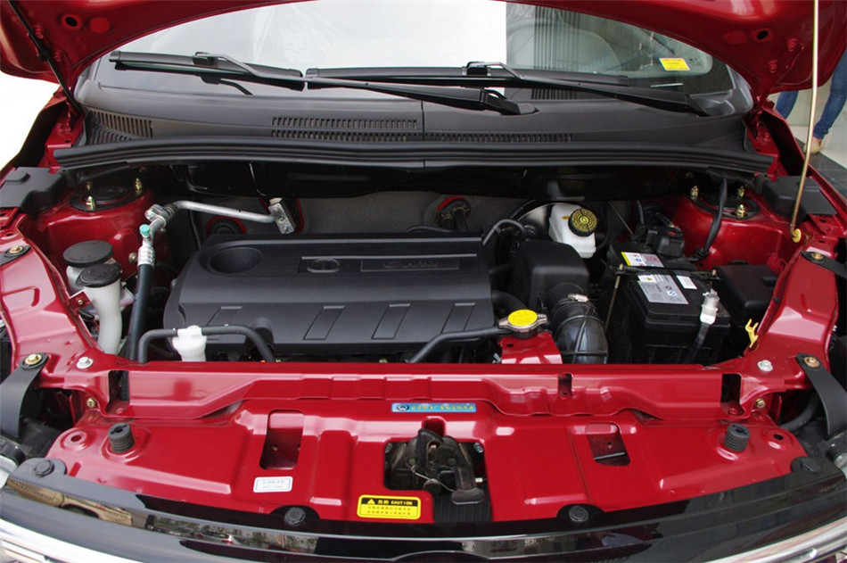 哈弗M4 2013款 1.5L MT 春节限量版 引擎底盘