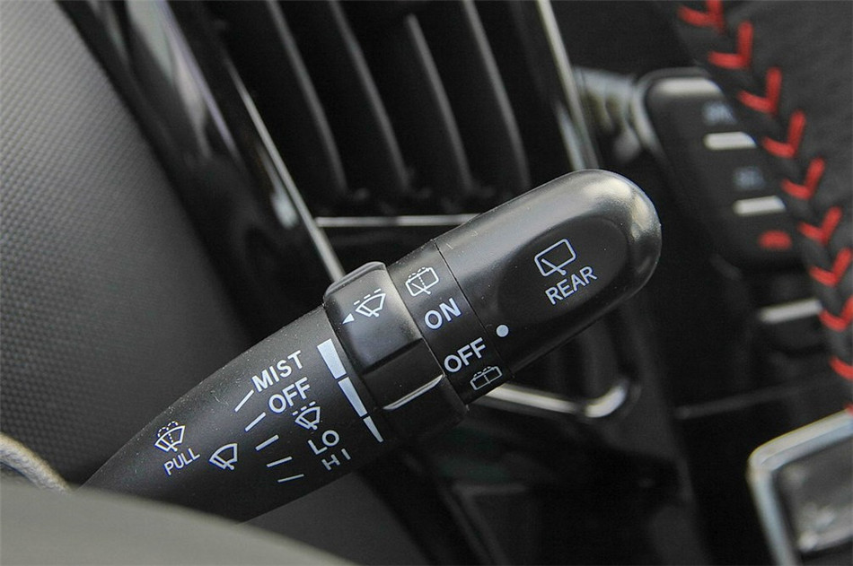 2014款 1.5L 两驱 MT 舒适型 内饰