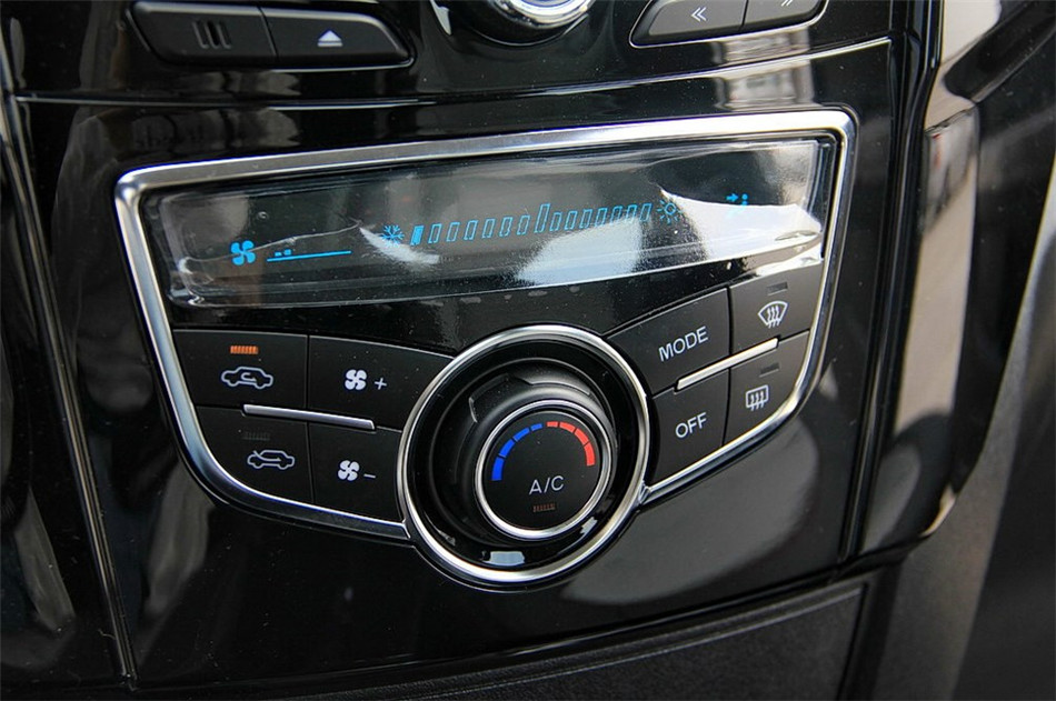 2014款 1.5L 两驱 MT 舒适型 内饰