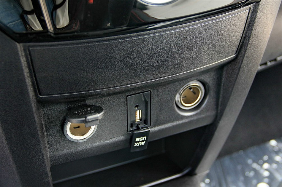 2014款 1.5L 两驱 MT 舒适型 内饰