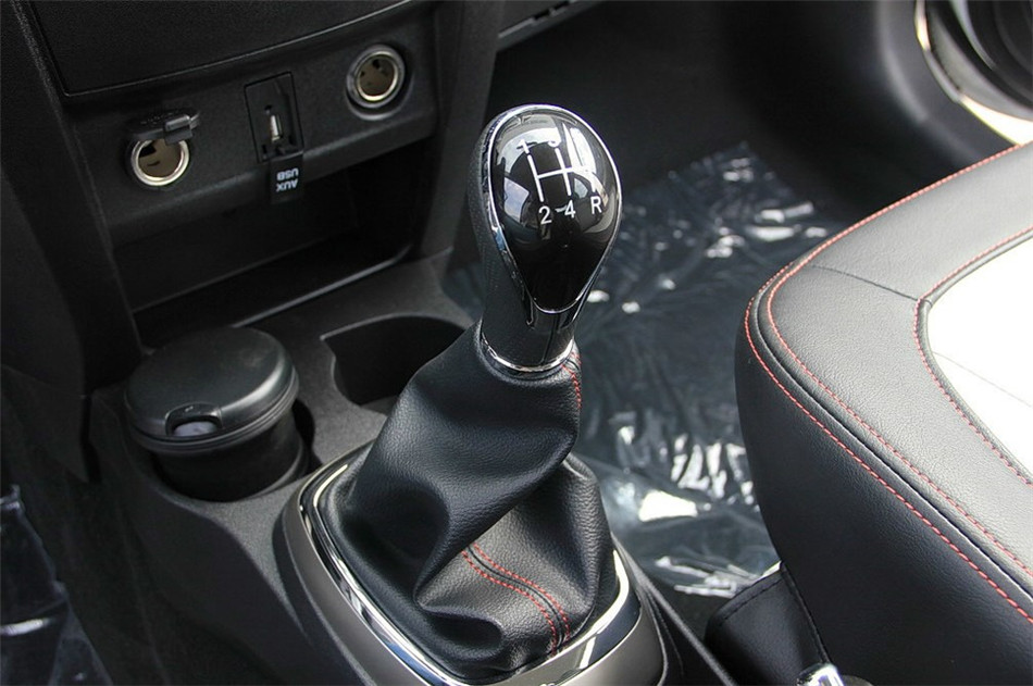 2014款 1.5L 两驱 MT 舒适型 内饰