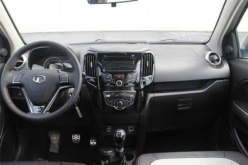 2014款 1.5L 两驱 MT 舒适型 内饰