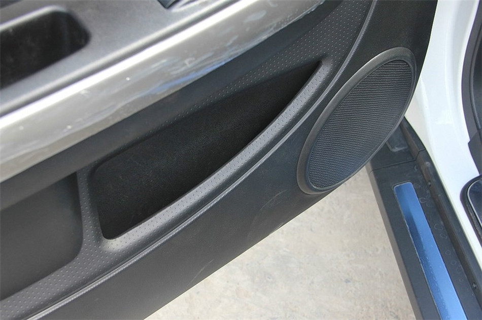 2014款 1.5L 两驱 MT 舒适型 座椅空间