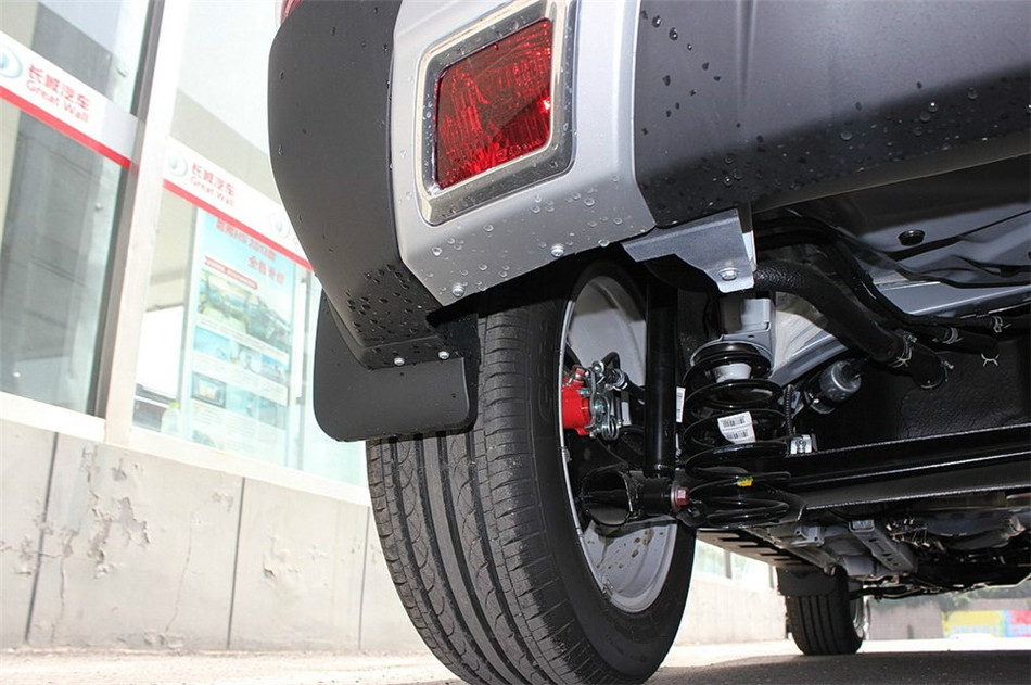 2014款 1.5L 两驱 MT 舒适型 引擎底盘