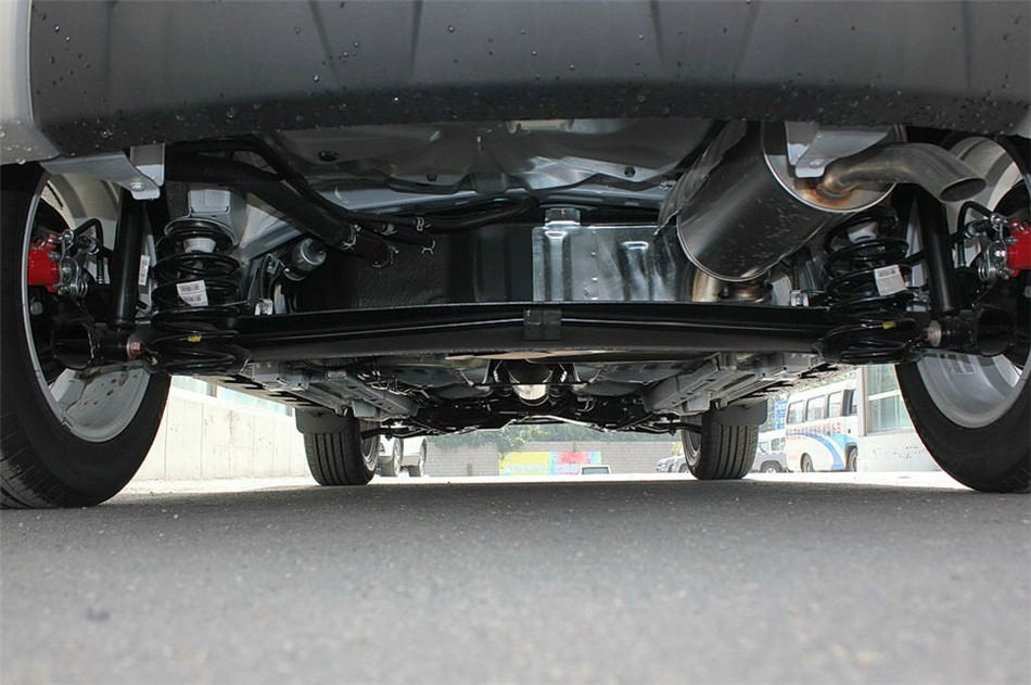 2014款 1.5L 两驱 MT 舒适型 引擎底盘