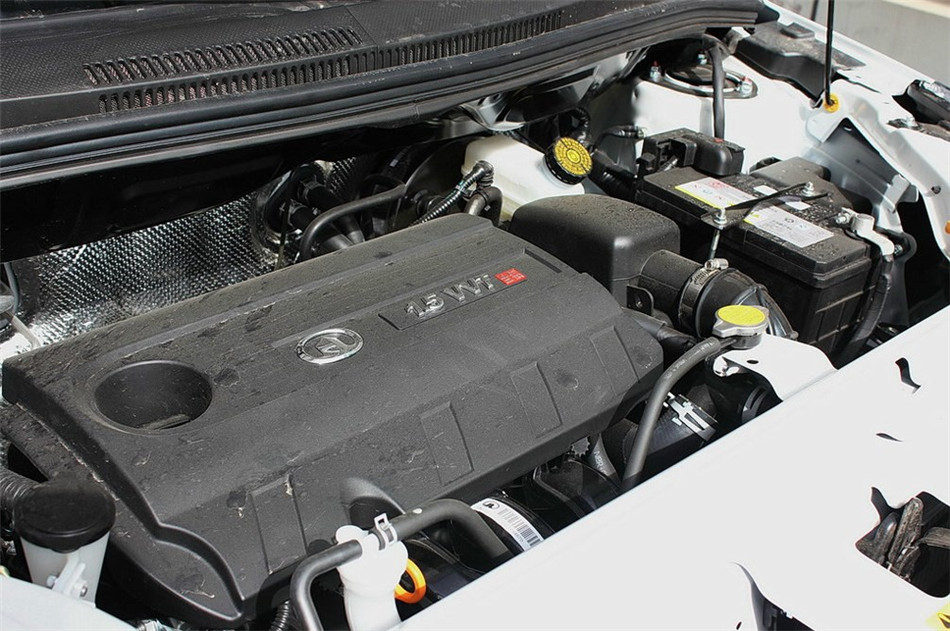 2014款 1.5L 两驱 MT 舒适型 引擎底盘