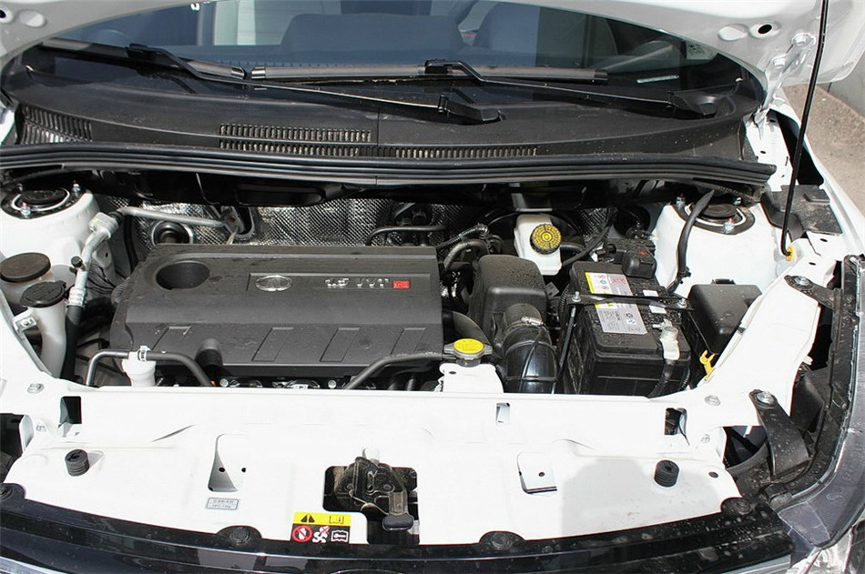 2014款 1.5L 两驱 MT 舒适型 引擎底盘